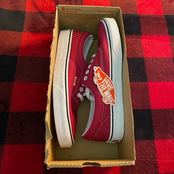 Vans “OFF THE WALL” Classic Skateboarding shoes - Picture 2 of 12